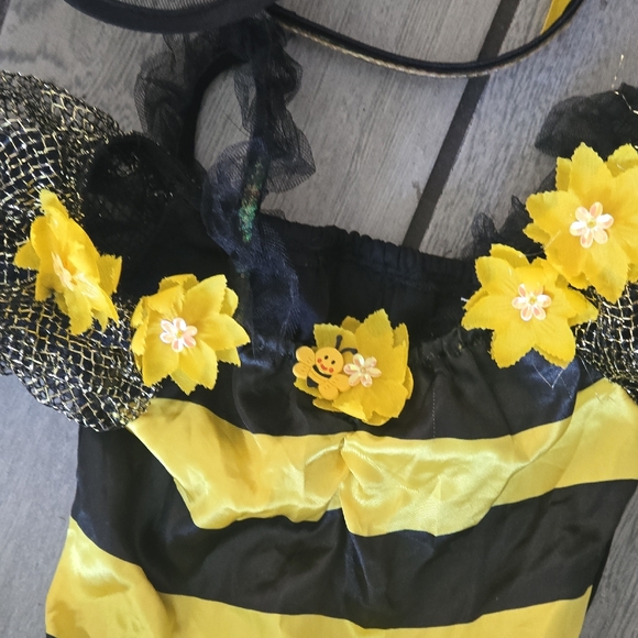 Get‎ Ready for Halloween – Rubie’s Girls Bumblebee Costume w/ Wings H17 - Picture 4 of 8